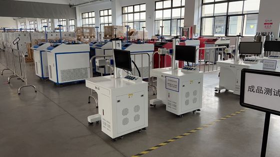 1000W 1500W 2000W 3000W Portable Handheld Fiber Laser Welder dengan pendingin air RAYCUS