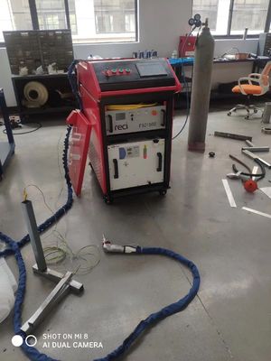 1000W 1500W 2000W 3000W Portable Handheld Fiber Laser Welder dengan pendingin air RAYCUS