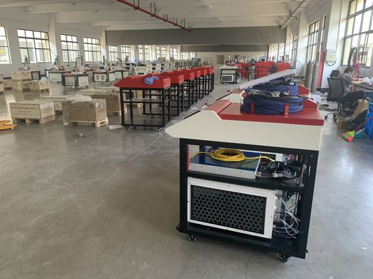1000W 1500W 2000W 3000W Portable Handheld Fiber Laser Welder dengan pendingin air RAYCUS