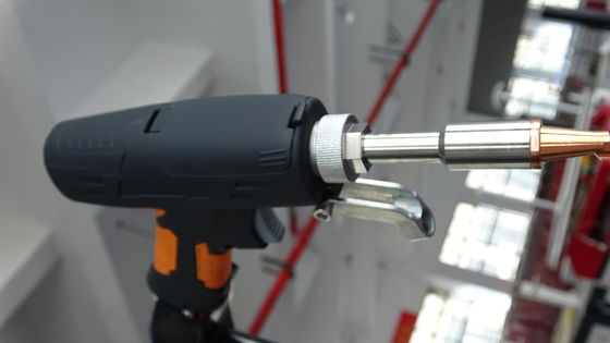 Air Dingin Handheld Laser Welder 1000W 1500W 2000W 3000W untuk Memotong Ketebalan 1-6mm