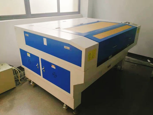 1000-26000mm/menit Kecepatan pemotongan Mesin Laser Ukiran CO2 dengan Superior dan Layanan