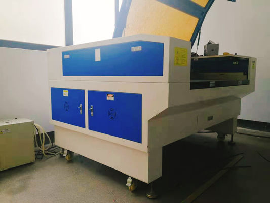 1000-26000mm/menit Kecepatan pemotongan Mesin Laser Ukiran CO2 dengan Superior dan Layanan
