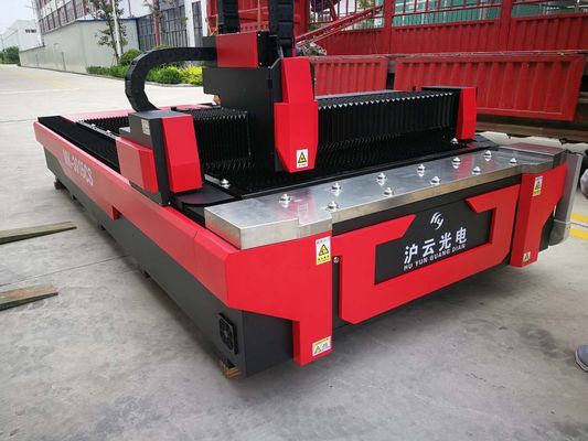 Servo Motor Yaskawa High Precision 3015 Fiber Laser Cutting Machine 1000W Lembar Logam