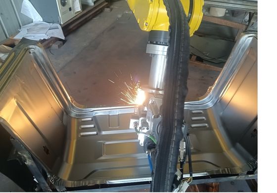 CNC Ya Mesin Laser Robot Pengelasan 3D untuk Mesin Pemotong Logam Kompleks Cerdas