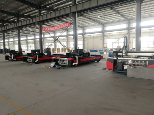 Kecepatan pemotongan 25m/menit Mesin pemotongan laser serat untuk tabung pipa logam pada baik