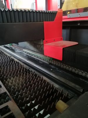 Rumah Keakuratan Tinggi 3015 Emas CS SS Kuningan Tembaga Ekonomi Single Platform Mesin Pemotong Laser Serat
